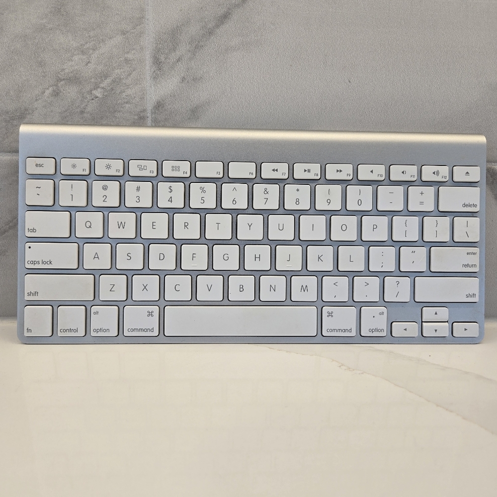 Genuine Apple Wireless Bluetooth Keyboard 11314 Mac Aluminum